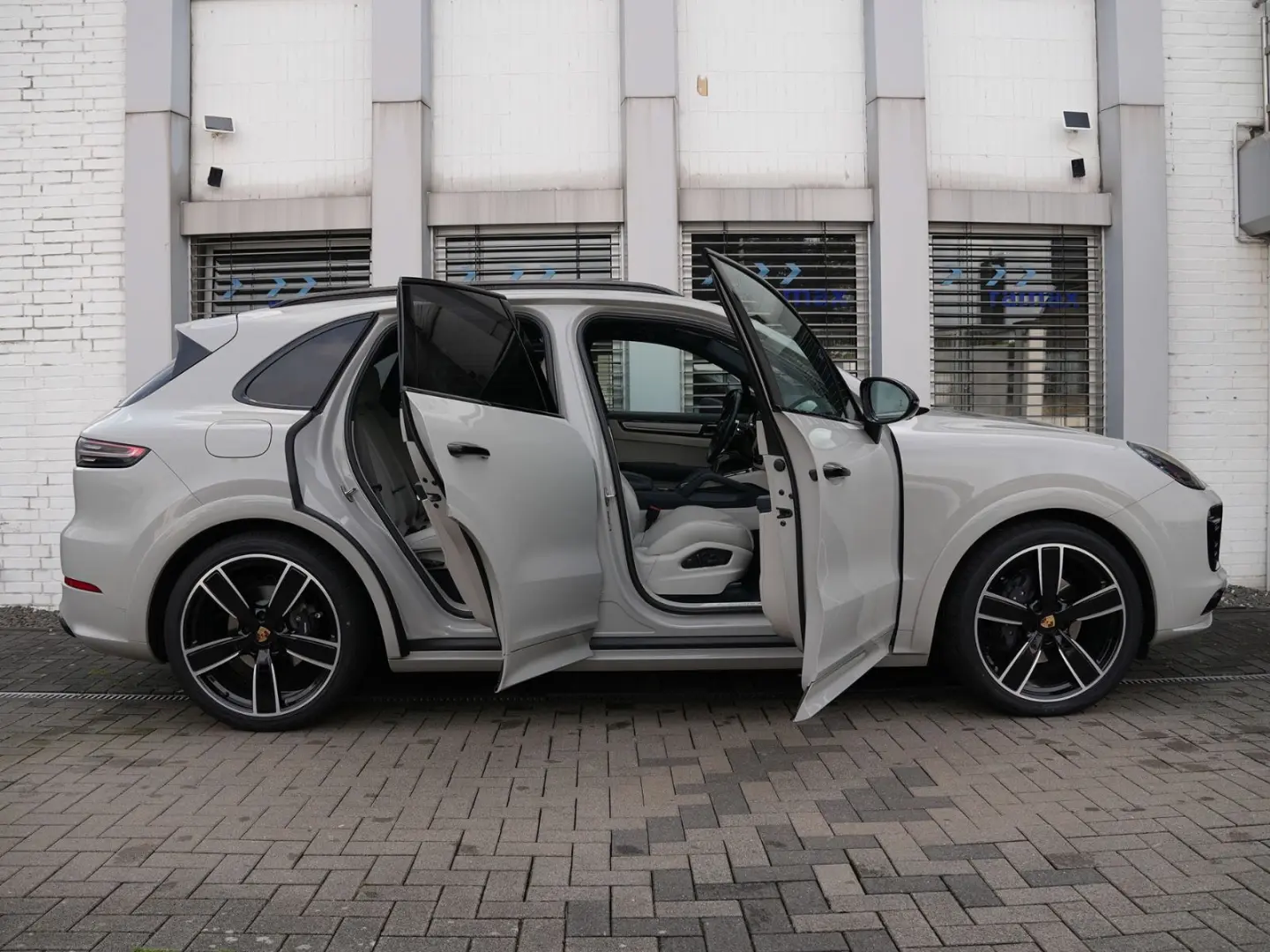 CAYENNE SPORTDESIGN-ACC-LUFTF.-PANO-AHK-22