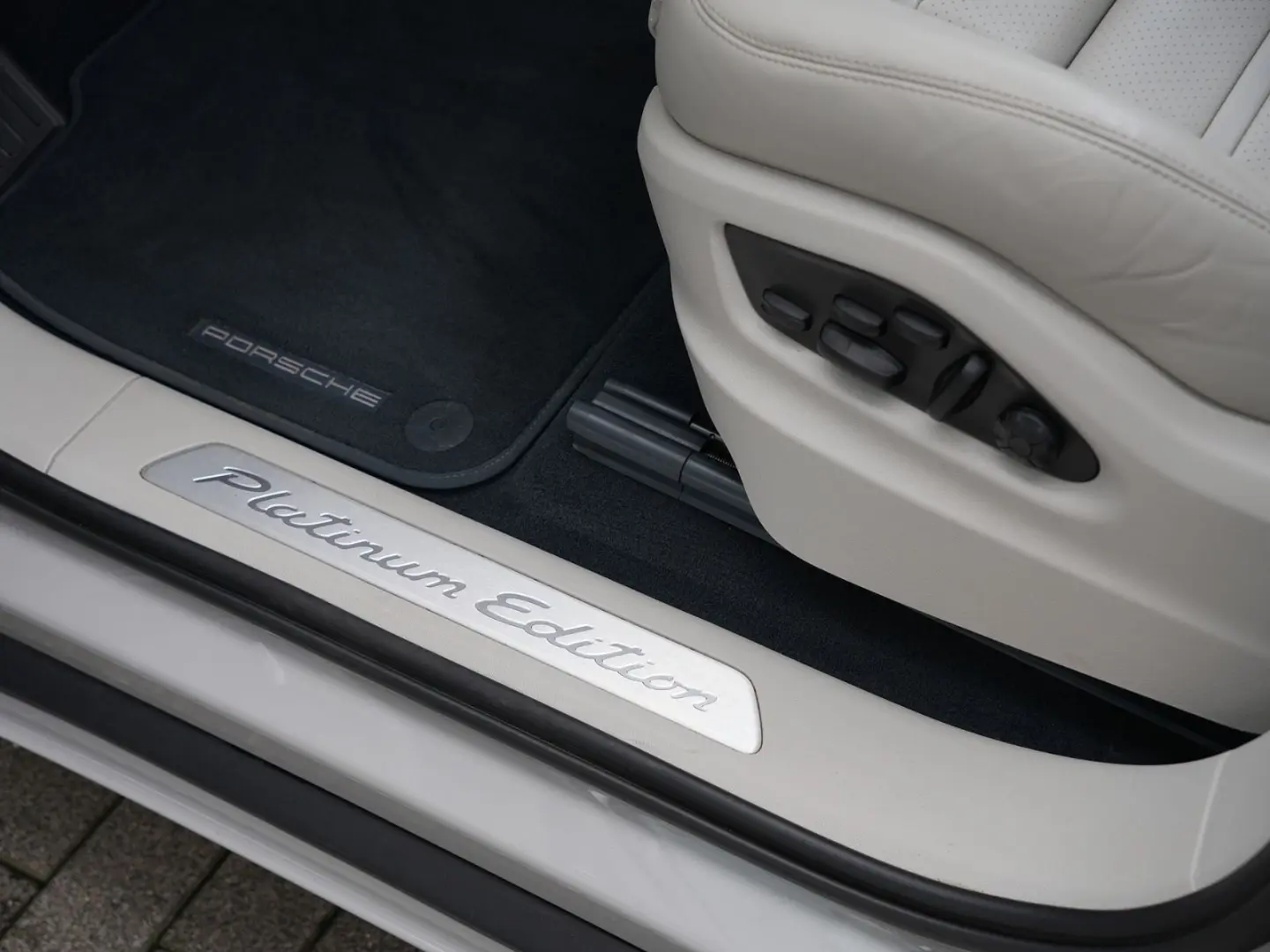 CAYENNE SPORTDESIGN-ACC-LUFTF.-PANO-AHK-22