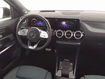 GLA 250 e AMG/19''/LED/Head-up/Pano-SD/Burmester