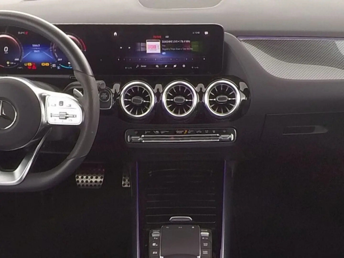 GLA 250 e AMG/19''/LED/Head-up/Pano-SD/Burmester