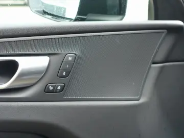 XC60 Recharge Plus Bright T8 AWD Pano/360°Cam/