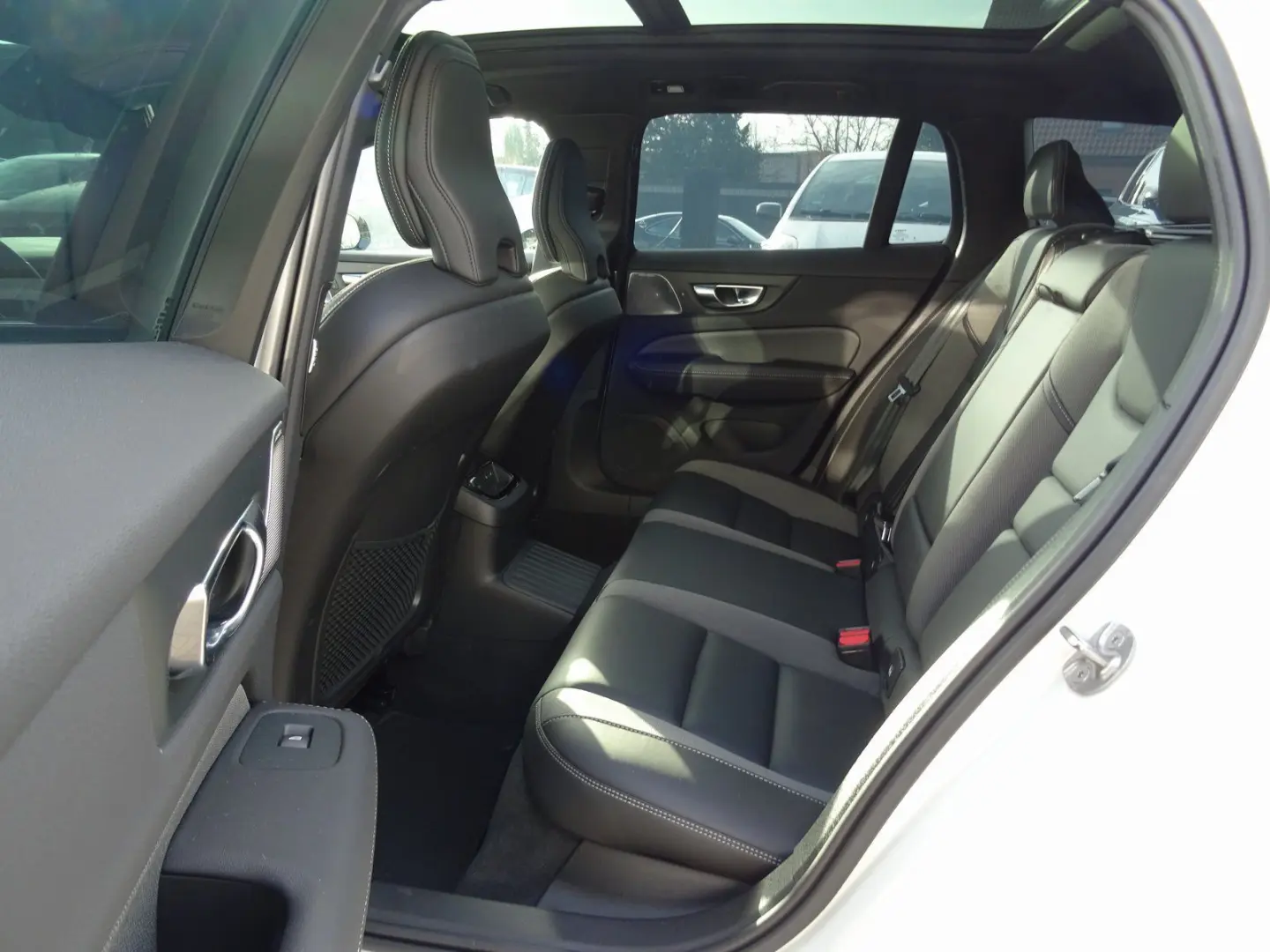 V60 T8 AWD Plug-in Hybrid/B&W/Lenkradhz./HeadUp