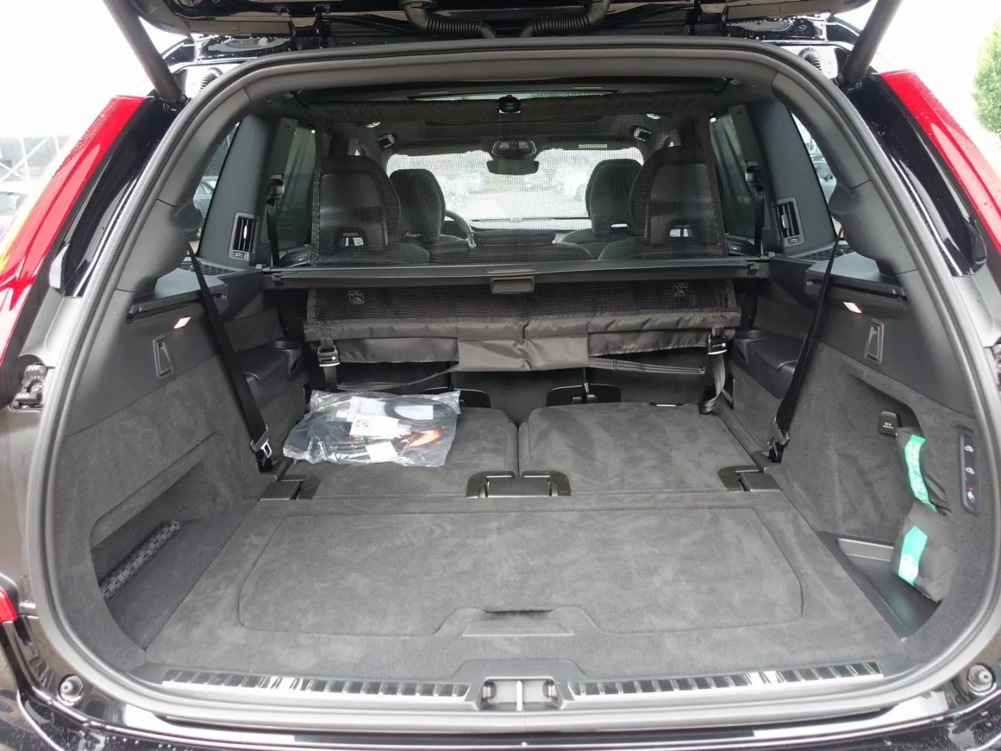 XC90 T8 AWD Plug-in Hybrid Pano/AHK/B&W/Four-C