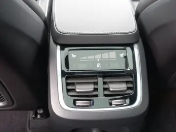 XC90 T8 AWD Plug-in Hybrid Pano/AHK/B&W/Four-C