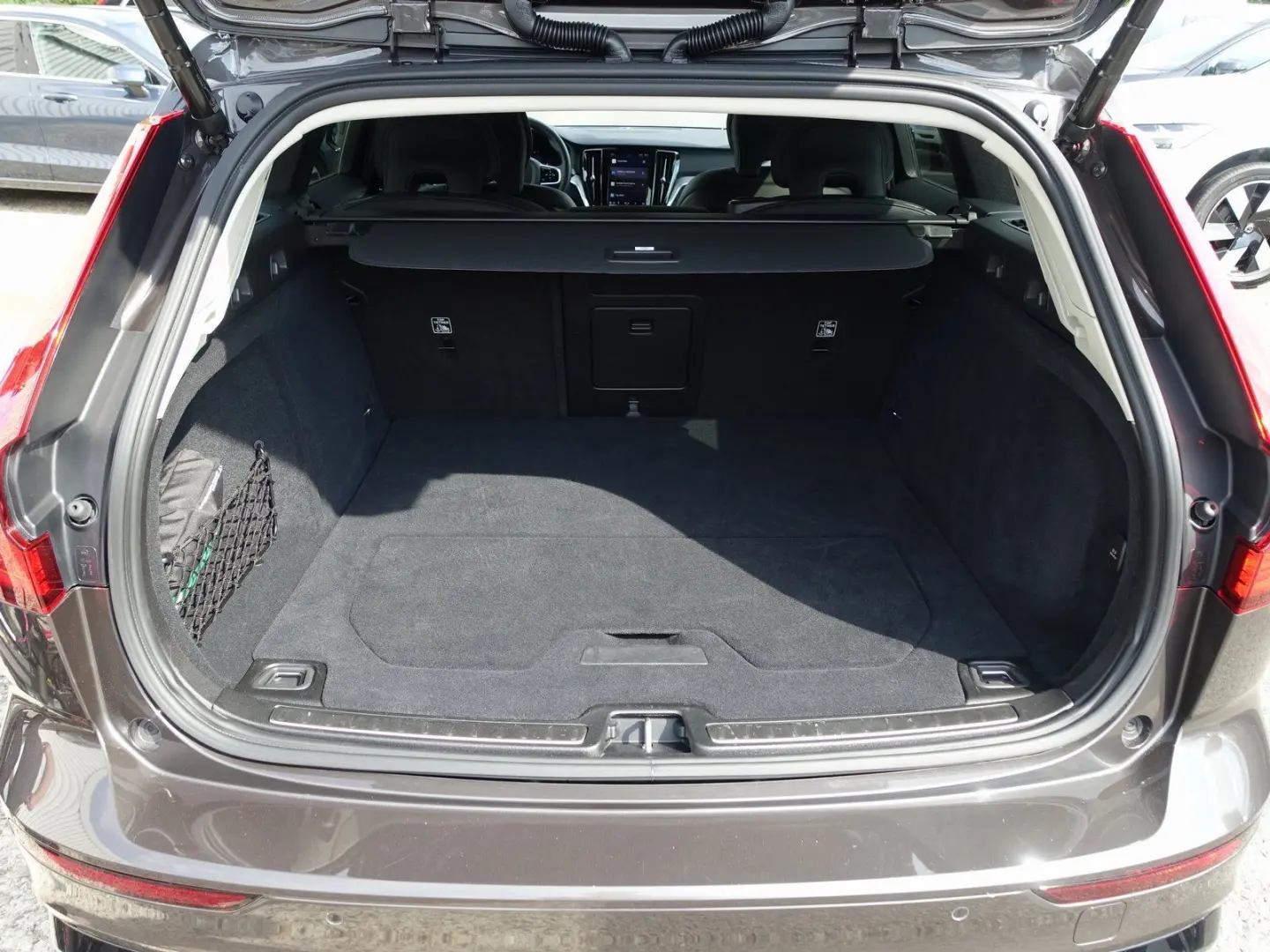 V60 Plus Dark T6 AWD Plug-in Hybrid KAMERA/BLIS