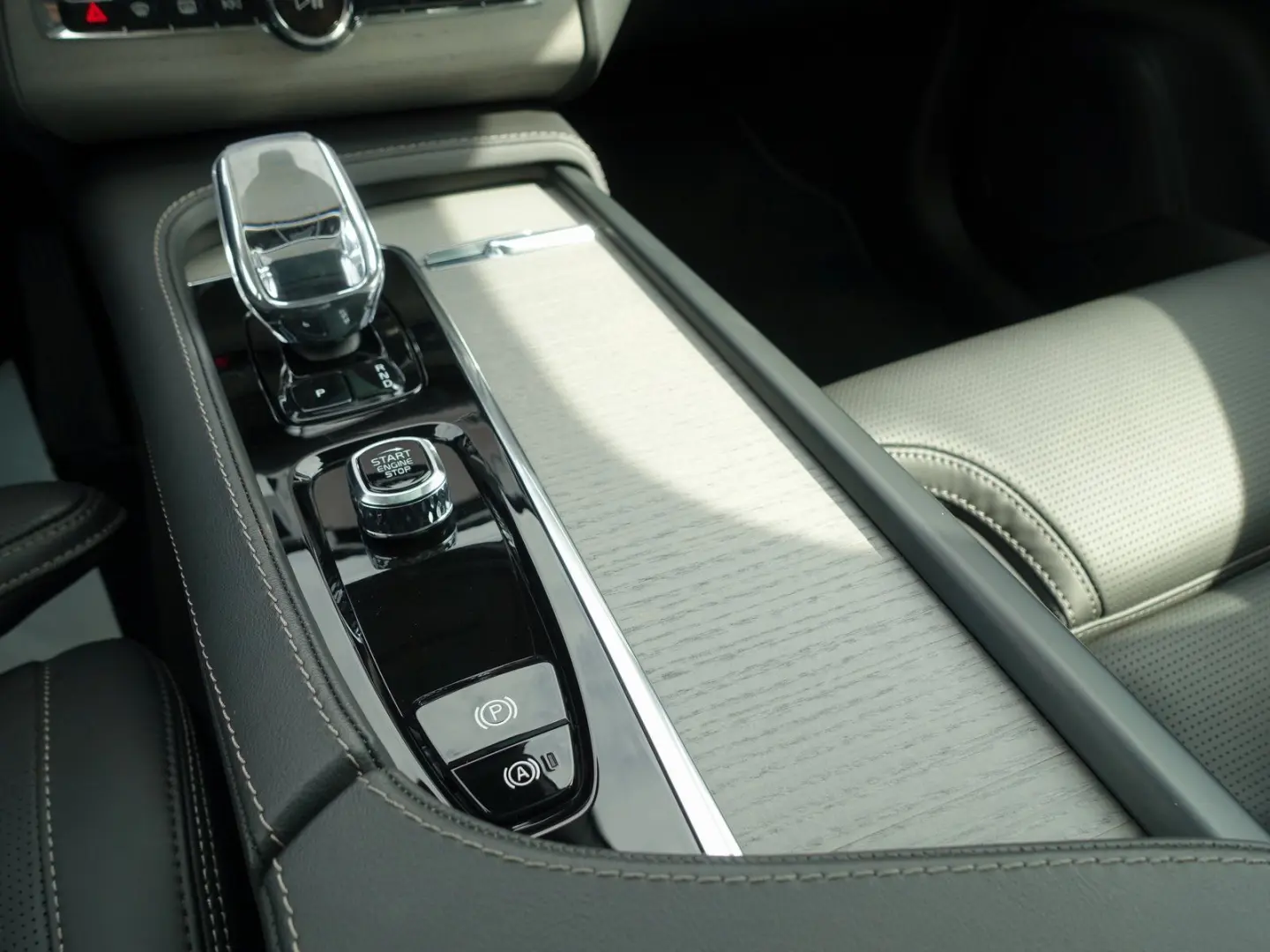 XC90 Ultra Dark T8 AWD Plug-in Hybrid PANO/B&W