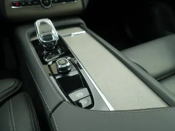 XC90 Ultra Bright T8 AWD Plug-in Hybrid Pano,B&W