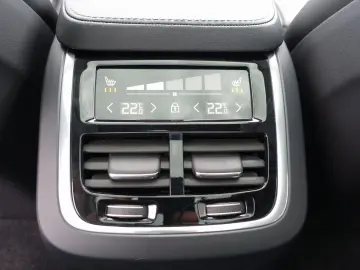 XC90 Ultra Bright T8 AWD Plug-in Hybrid Pano,B&W