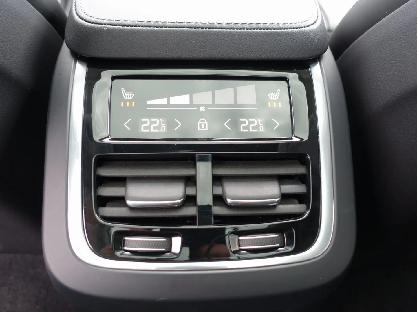 XC90 Ultra Bright T8 AWD Plug-in Hybrid Pano,B&W