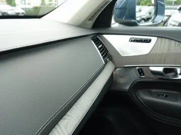XC90 Ultra Bright T8 AWD Plug-in Hybrid Pano,B&W