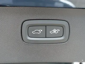 XC90 Ultra Bright T8 AWD Plug-in Hybrid Pano,B&W