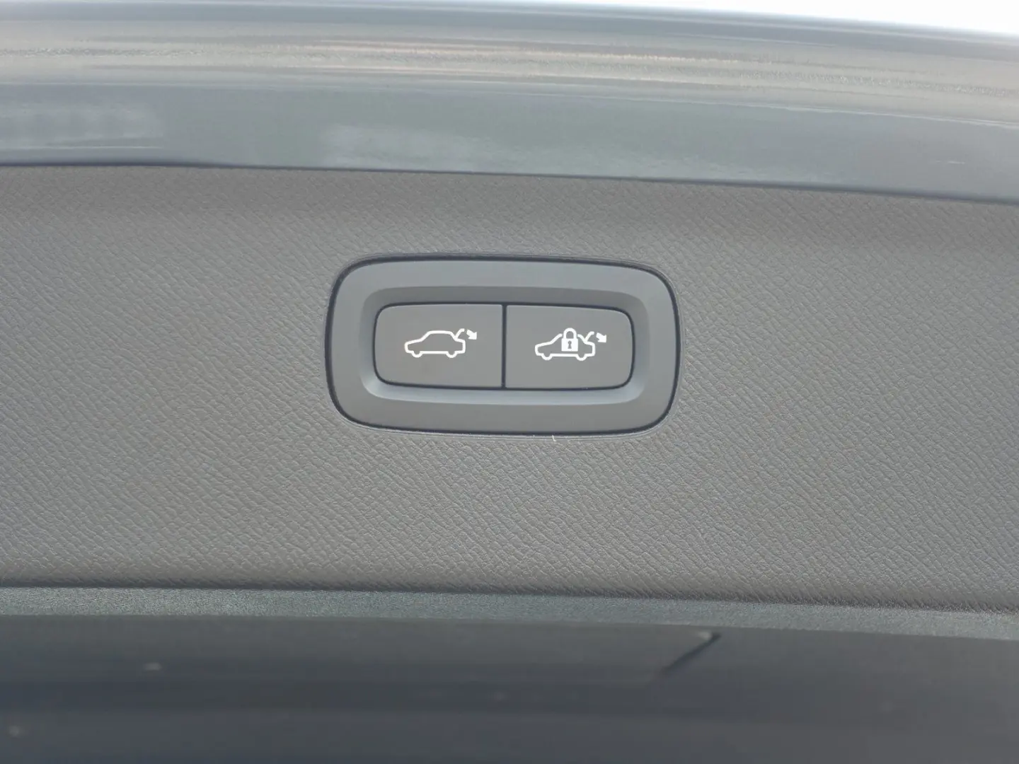 XC90 T8 Recharge AWD Ultimate Bright FOUR-C/B&W