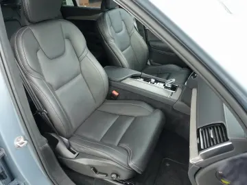 XC90 T8 Recharge AWD Ultimate Bright FOUR-C/B&W