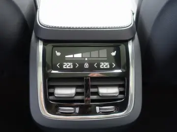 XC90 T8 Recharge AWD Ultimate Bright FOUR-C/B&W