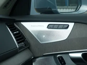 XC90 T8 Recharge AWD Ultimate Bright FOUR-C/B&W