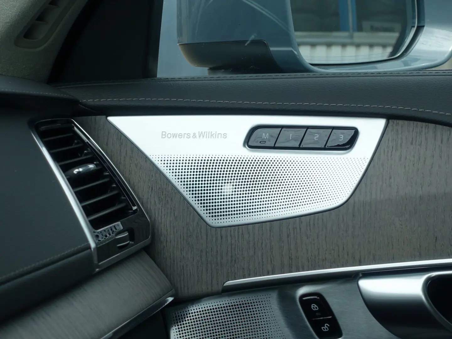 XC90 T8 Recharge AWD Ultimate Bright FOUR-C/B&W