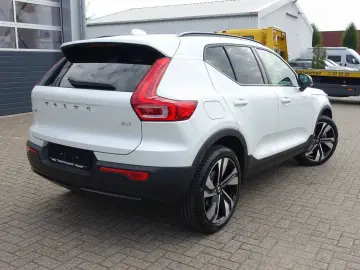 XC40 Ultra Dark B4 Mild-Hybrid PANO/360°KAM/BLIS