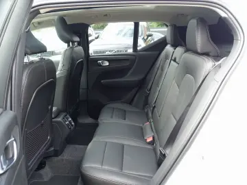 XC40 Ultra Dark B4 Mild-Hybrid PANO/360°KAM/BLIS