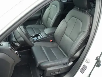 XC40 Ultra Dark B4 Mild-Hybrid PANO/360°KAM/BLIS
