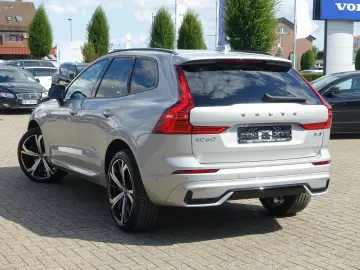 XC60 B4 Plus Dark AWD 360°Cam/AHK/Harman/Kardon
