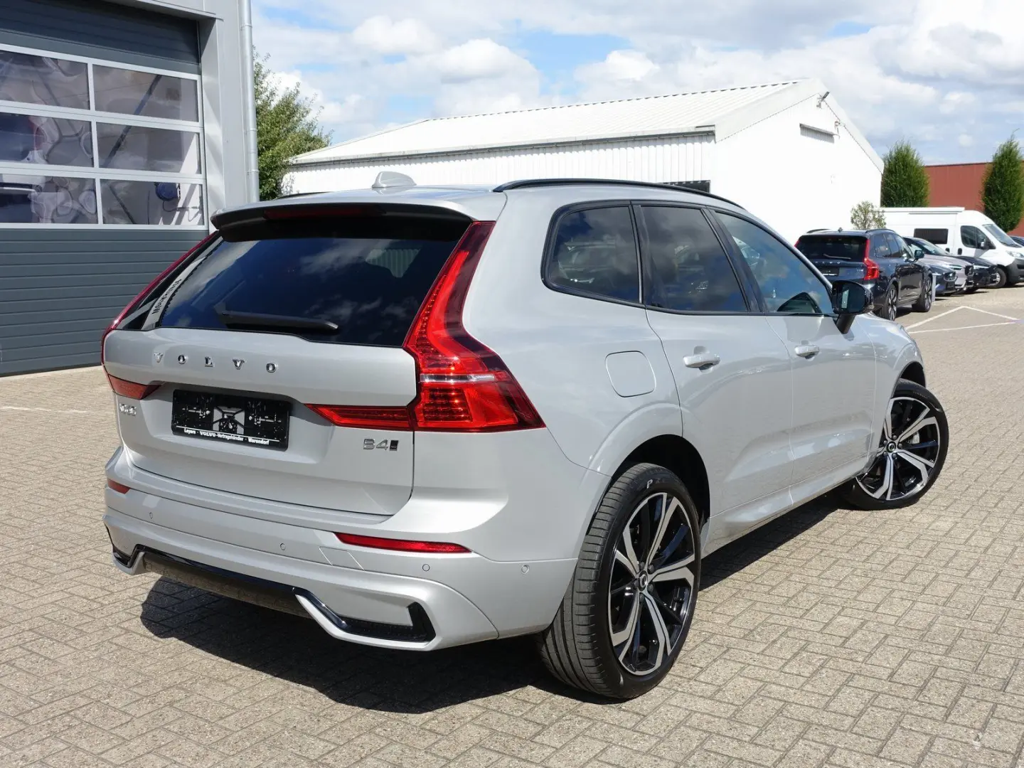XC60 B4 Plus Dark AWD 360°Cam/AHK/Harman/Kardon