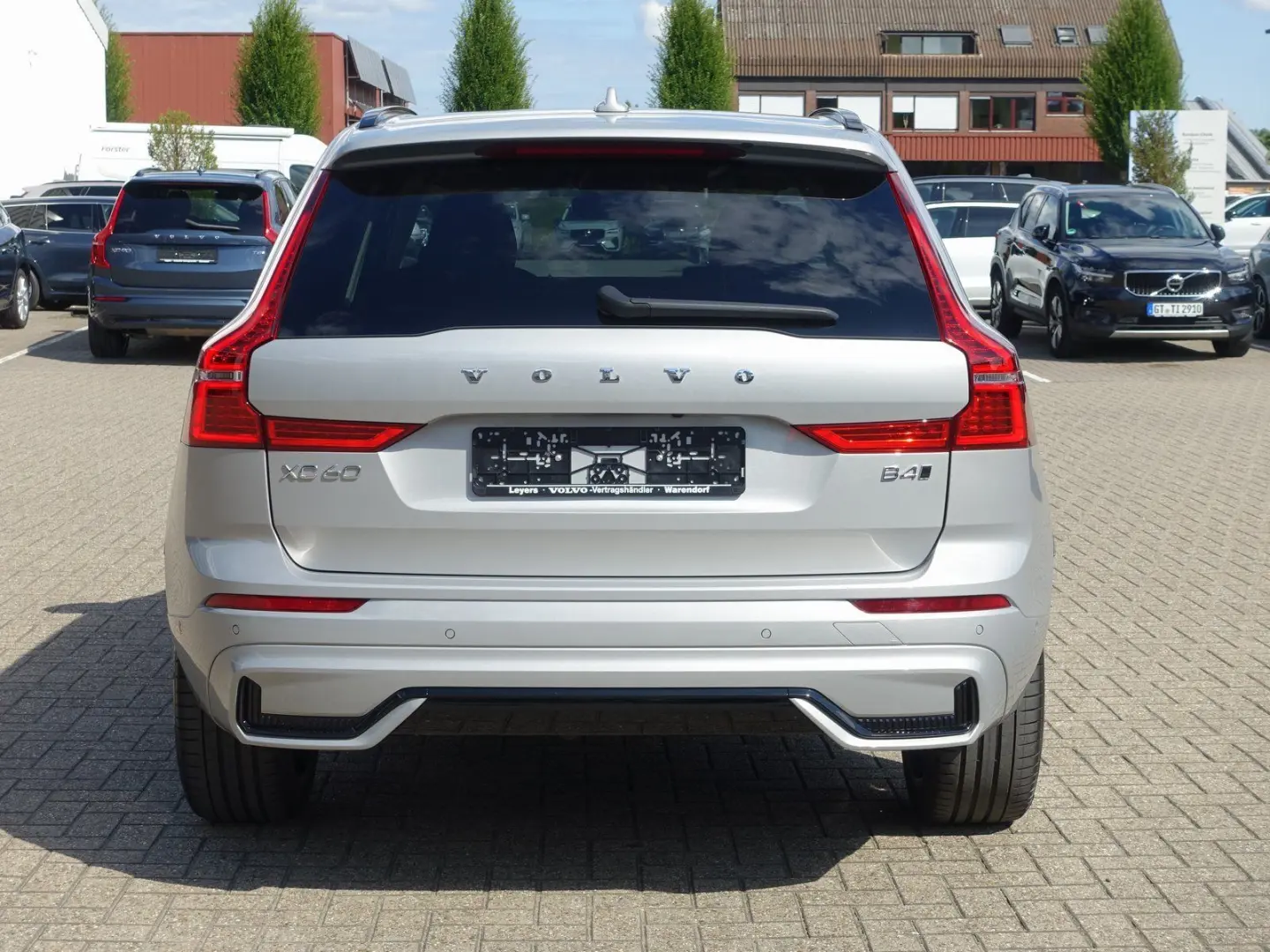 XC60 B4 Plus Dark AWD 360°Cam/AHK/Harman/Kardon