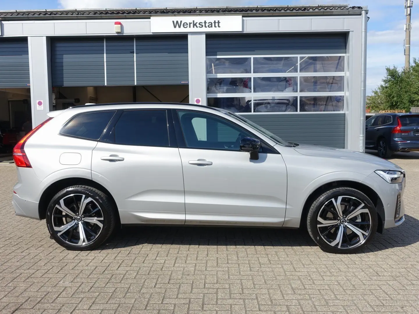 XC60 B4 Plus Dark AWD 360°Cam/AHK/Harman/Kardon