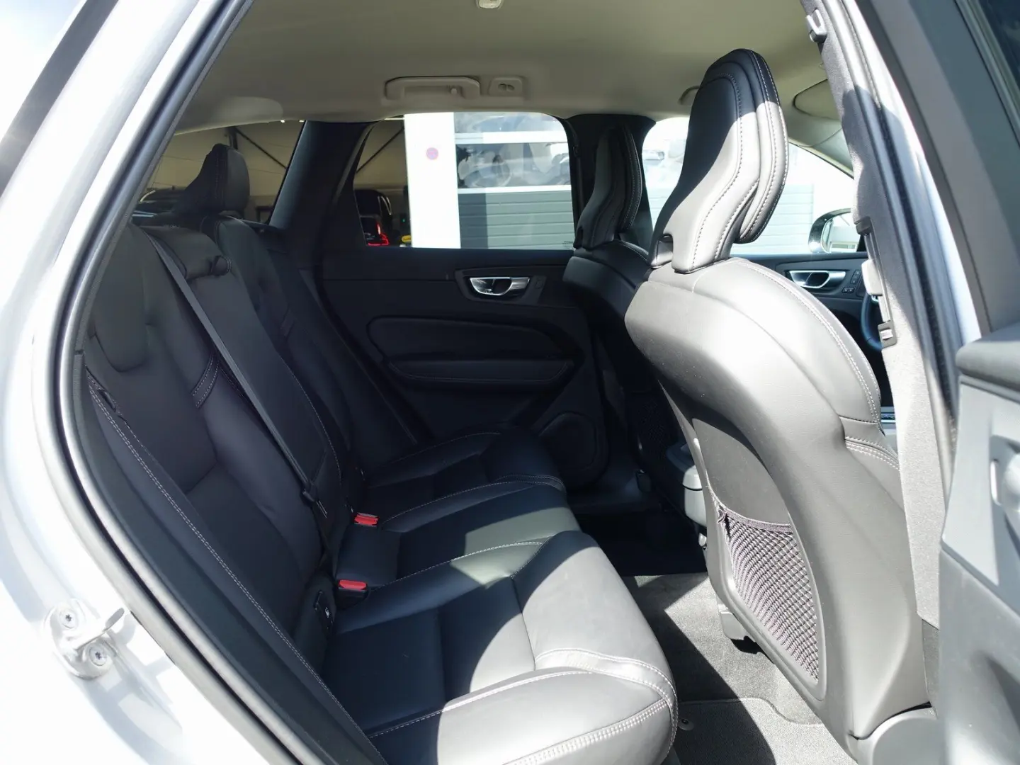 XC60 B4 Plus Dark AWD 360°Cam/AHK/Harman/Kardon