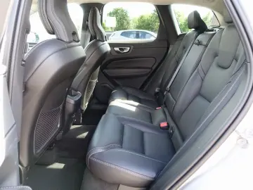 XC60 B4 Plus Dark AWD 360°Cam/AHK/Harman/Kardon