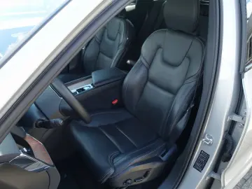 XC60 B4 Plus Dark AWD 360°Cam/AHK/Harman/Kardon