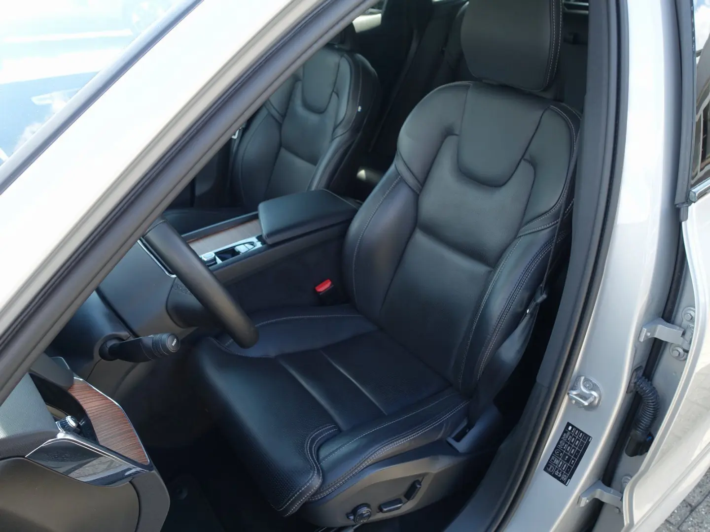XC60 B4 Plus Dark AWD 360°Cam/AHK/Harman/Kardon