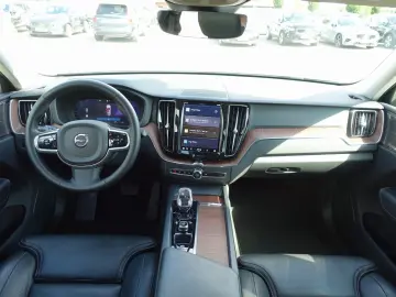 XC60 B4 Plus Dark AWD 360°Cam/AHK/Harman/Kardon