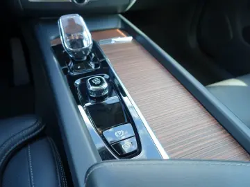 XC60 B4 Plus Dark AWD 360°Cam/AHK/Harman/Kardon