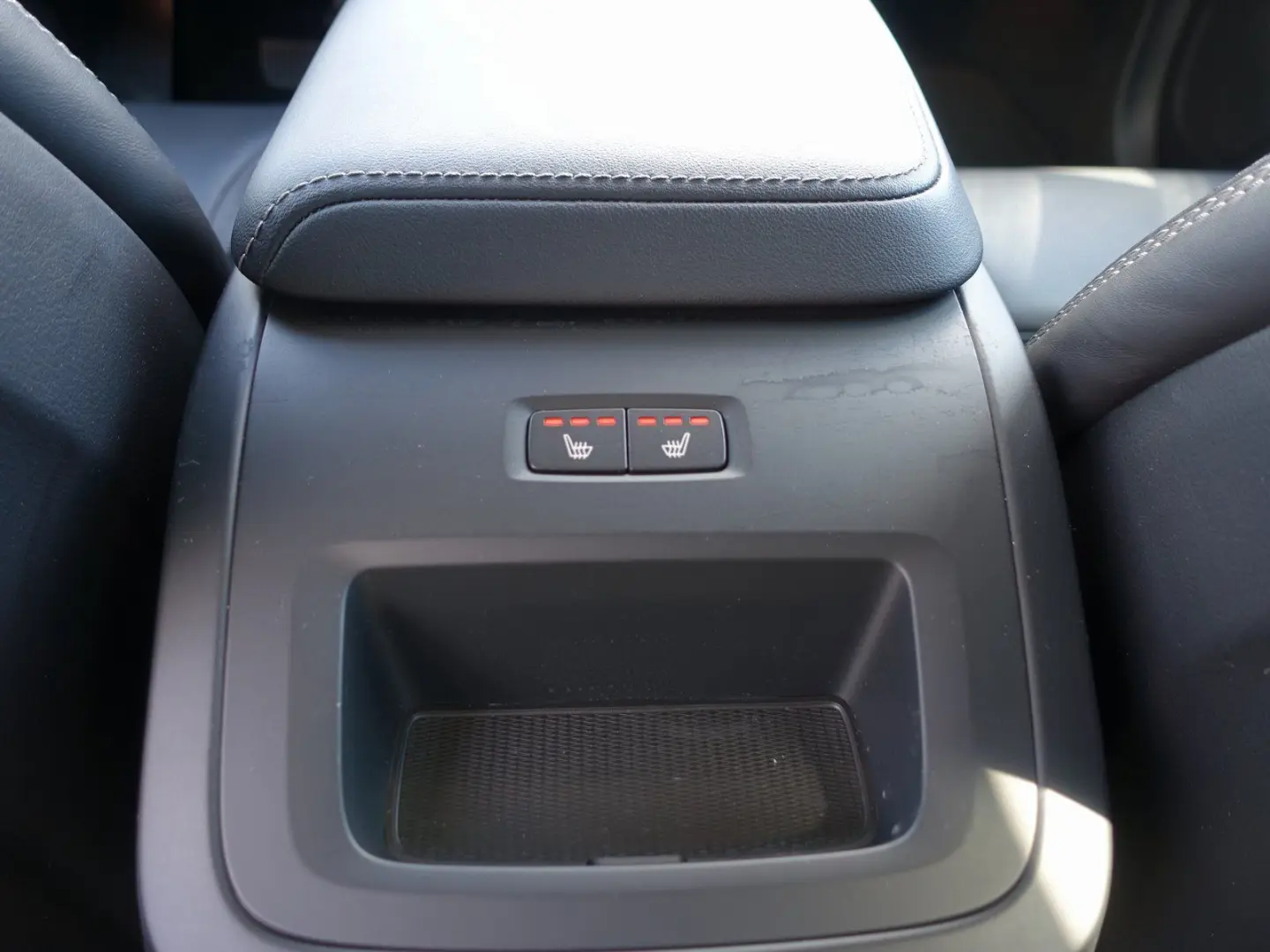 XC60 B4 Plus Dark AWD 360°Cam/AHK/Harman/Kardon