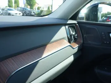 XC60 B4 Plus Dark AWD 360°Cam/AHK/Harman/Kardon