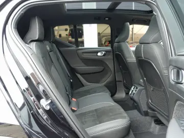 XC40 Ultra B4 Mild-Hybrid/Dark/Kamera/H&K/BLIS