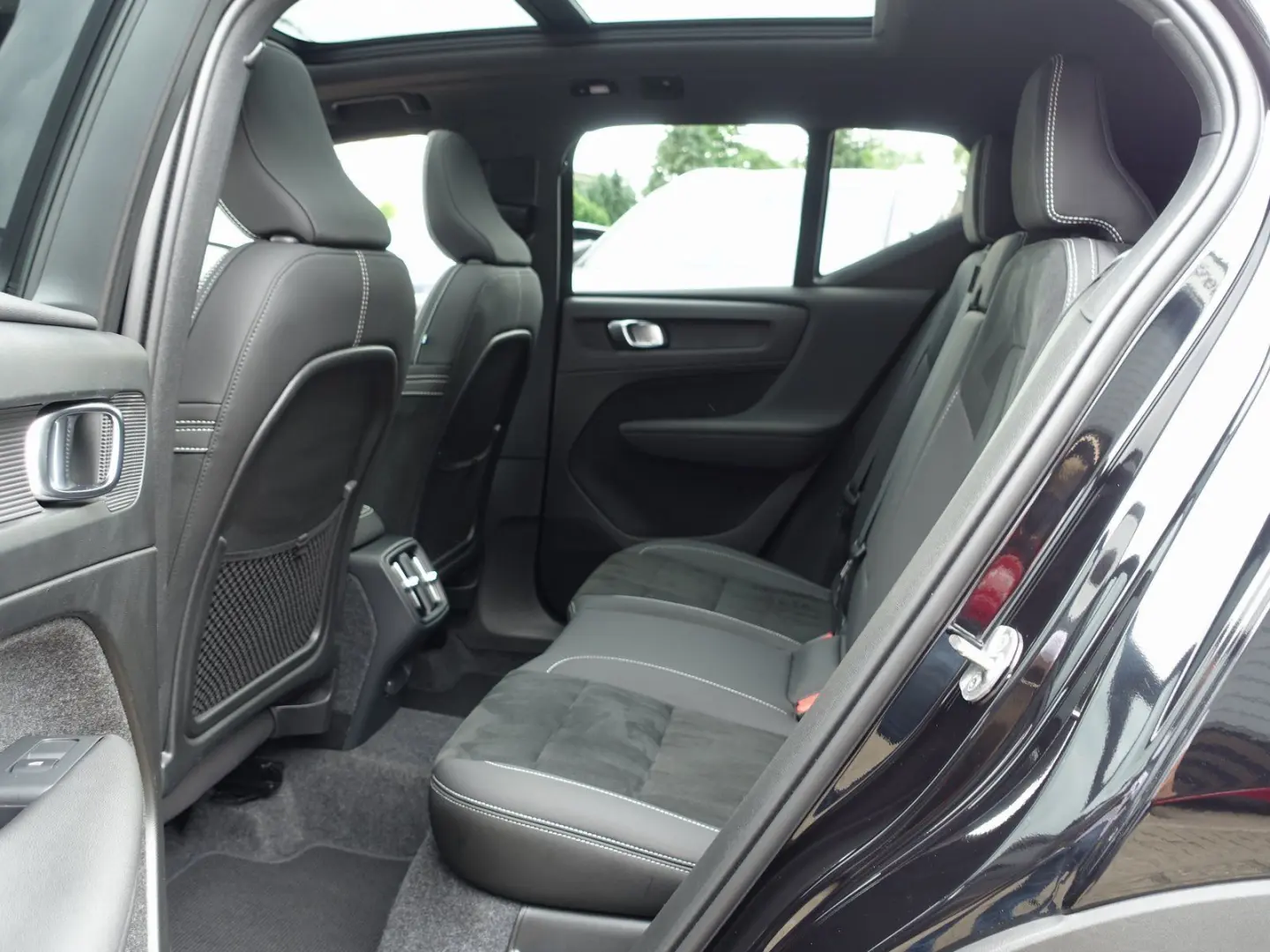 XC40 Ultra B4 Mild-Hybrid/Dark/Kamera/H&K/BLIS