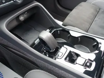 XC40 Ultra B4 Mild-Hybrid/Dark/Kamera/H&K/BLIS