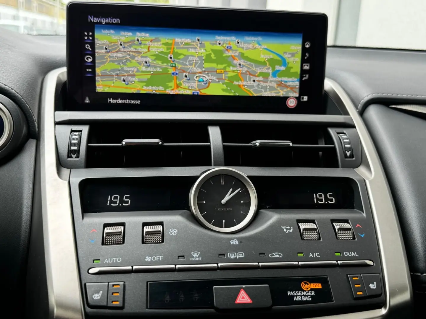 NX 300H*BUSINESS LINE*ACC*KAMERA*LEDER*NAVI*KEY