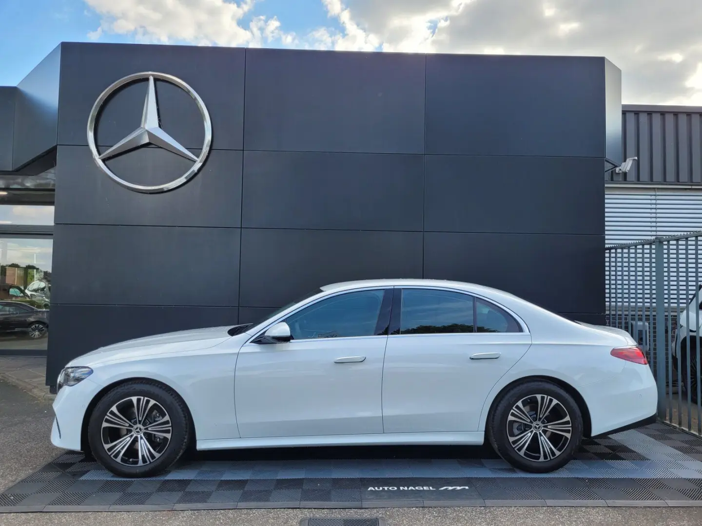 E 220 d 4MATIC Avantgarde Plus+ Fahrassistenz