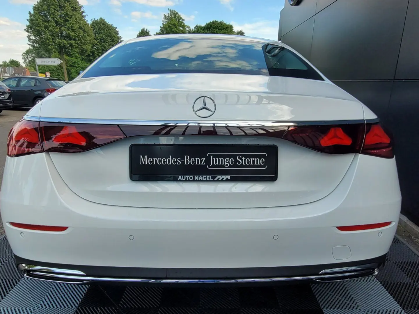E 220 d 4MATIC Avantgarde Plus+ Fahrassistenz