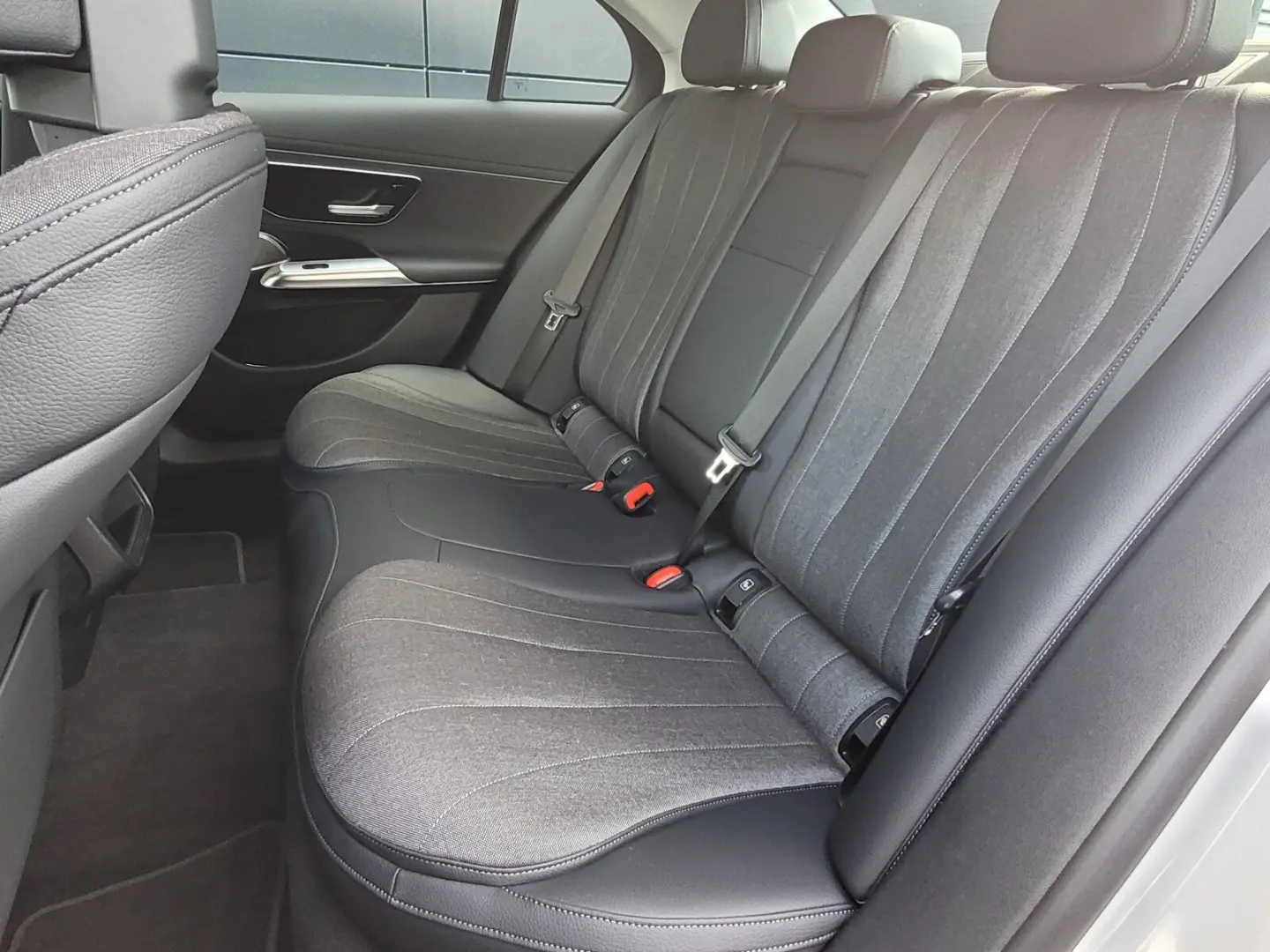 E 220 d 4MATIC Avantgarde Plus+ Fahrassistenz