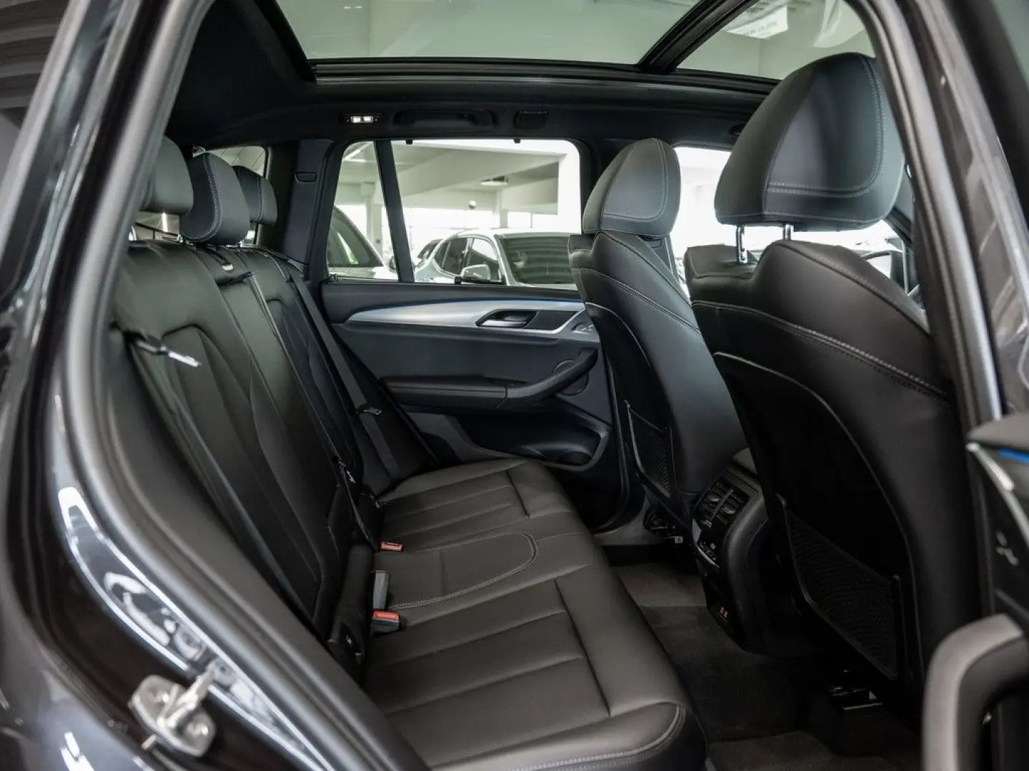 X3 xDrive 30e FACEL. PANO HUD 360° LASER LED SHZ