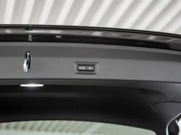 X3 xDrive 30e FACEL. PANO HUD 360° LASER LED SHZ