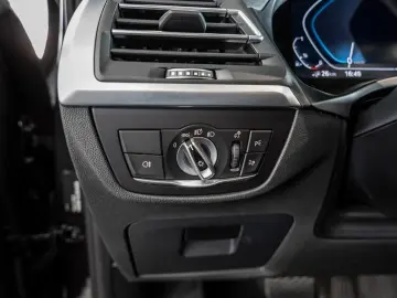 X3 xDrive 30e FACEL. PANO HUD 360° LASER LED SHZ