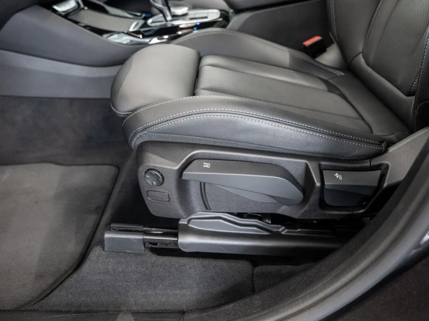 X3 xDrive 30e FACEL. PANO HUD 360° LASER LED SHZ