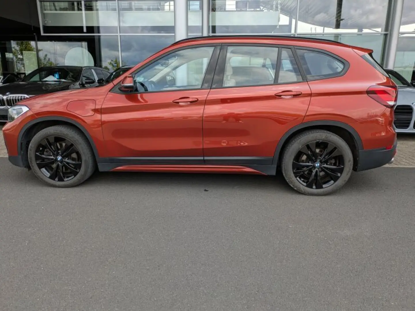 X1 xDrive25e Sport Line Navi. HeadUp. Leder. AHK