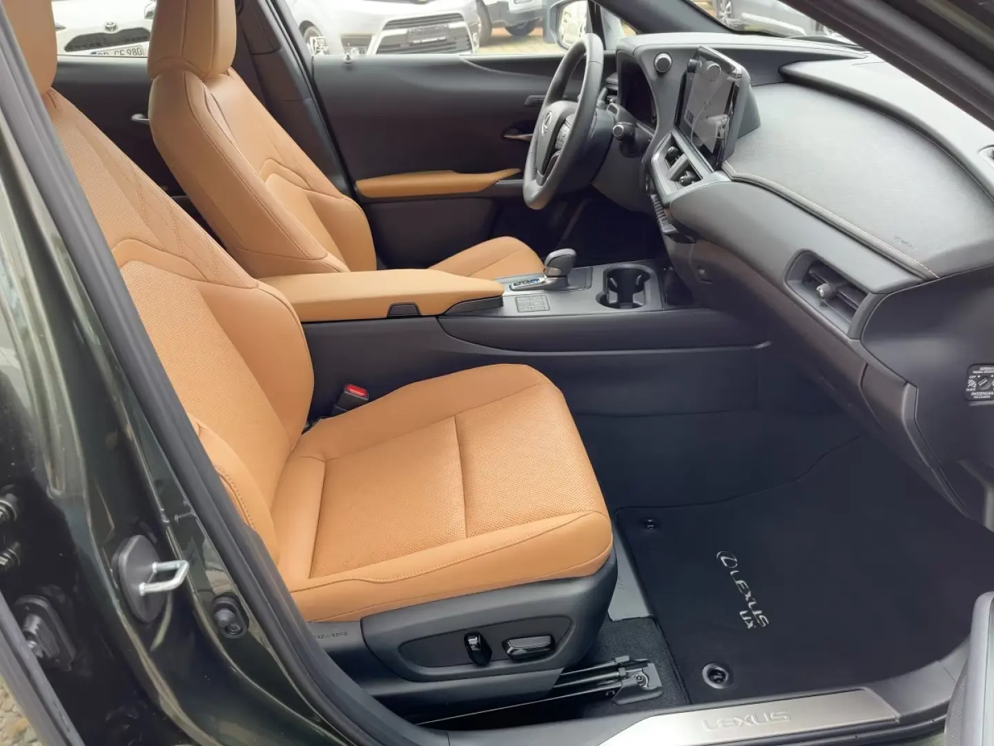Lexus UX 300h Luxury Line HUD*Navi