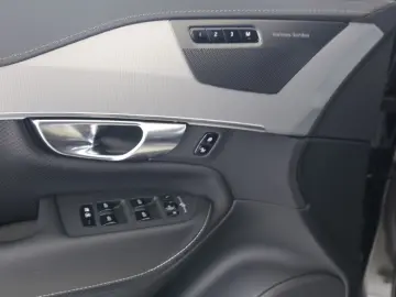 XC90 Plus Bright Recharge Plug-In Hybrid AWD T8 