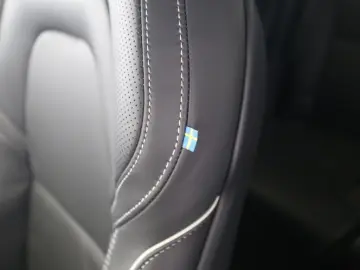 XC90 Plus Bright Recharge Plug-In Hybrid AWD T8 